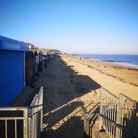 Lovely 2-Bed Caravan In Walton On The Naze Kültér fotó