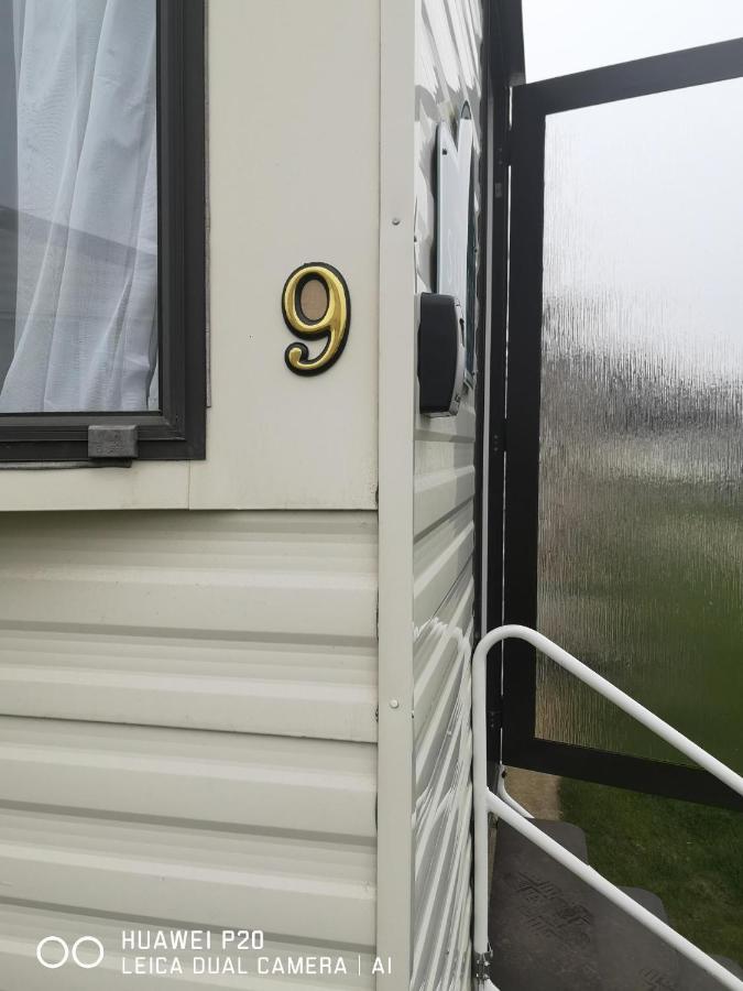 Lovely 2-Bed Caravan In Walton On The Naze Kültér fotó