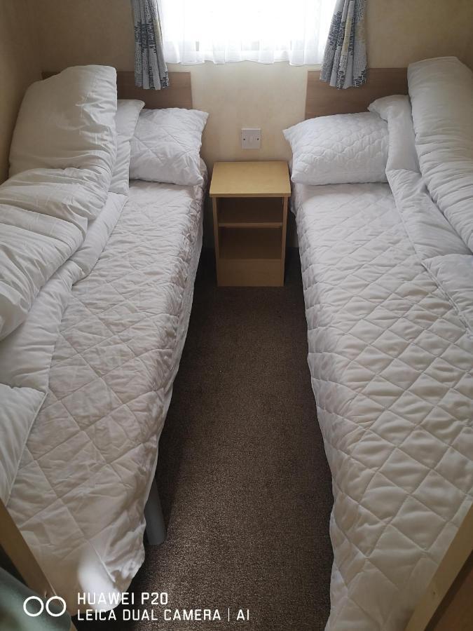 Lovely 2-Bed Caravan In Walton On The Naze Kültér fotó