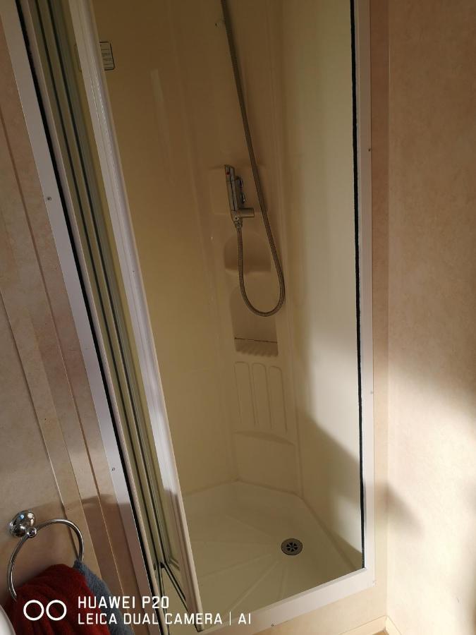 Lovely 2-Bed Caravan In Walton On The Naze Kültér fotó