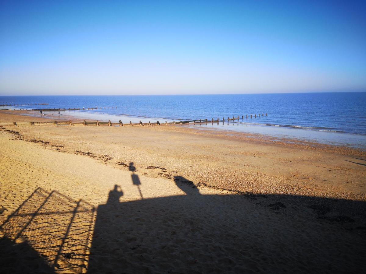 Lovely 2-Bed Caravan In Walton On The Naze Kültér fotó