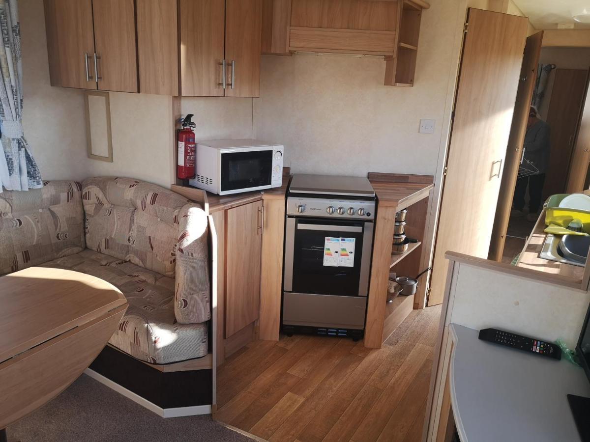 Lovely 2-Bed Caravan In Walton On The Naze Kültér fotó