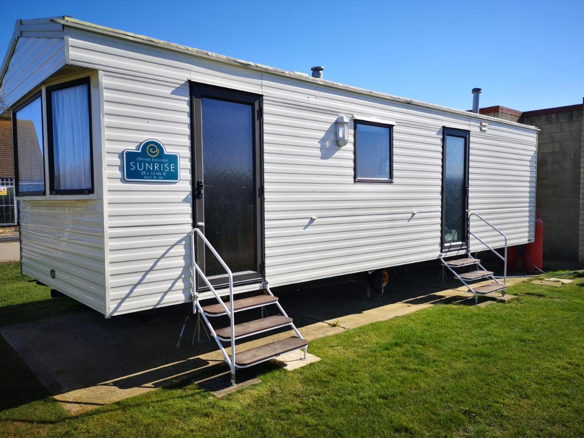 Lovely 2-Bed Caravan In Walton On The Naze Kültér fotó