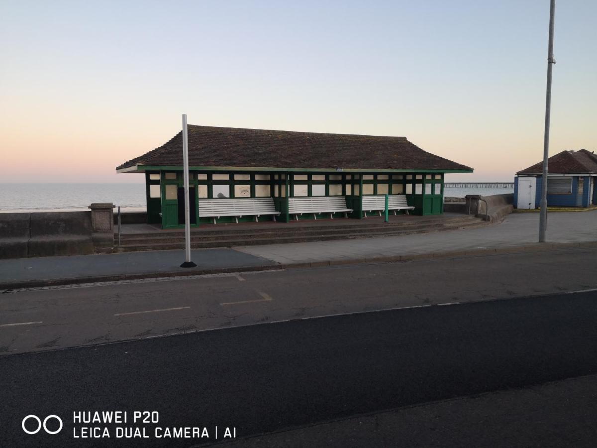 Lovely 2-Bed Caravan In Walton On The Naze Kültér fotó