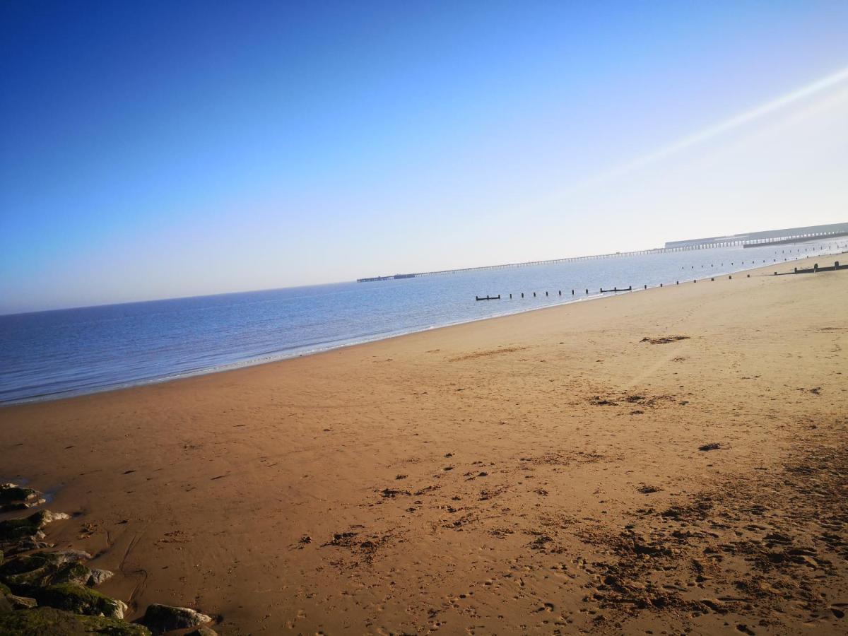 Lovely 2-Bed Caravan In Walton On The Naze Kültér fotó
