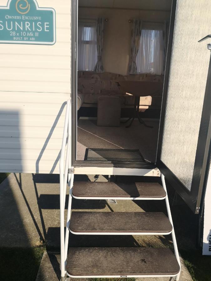 Lovely 2-Bed Caravan In Walton On The Naze Kültér fotó