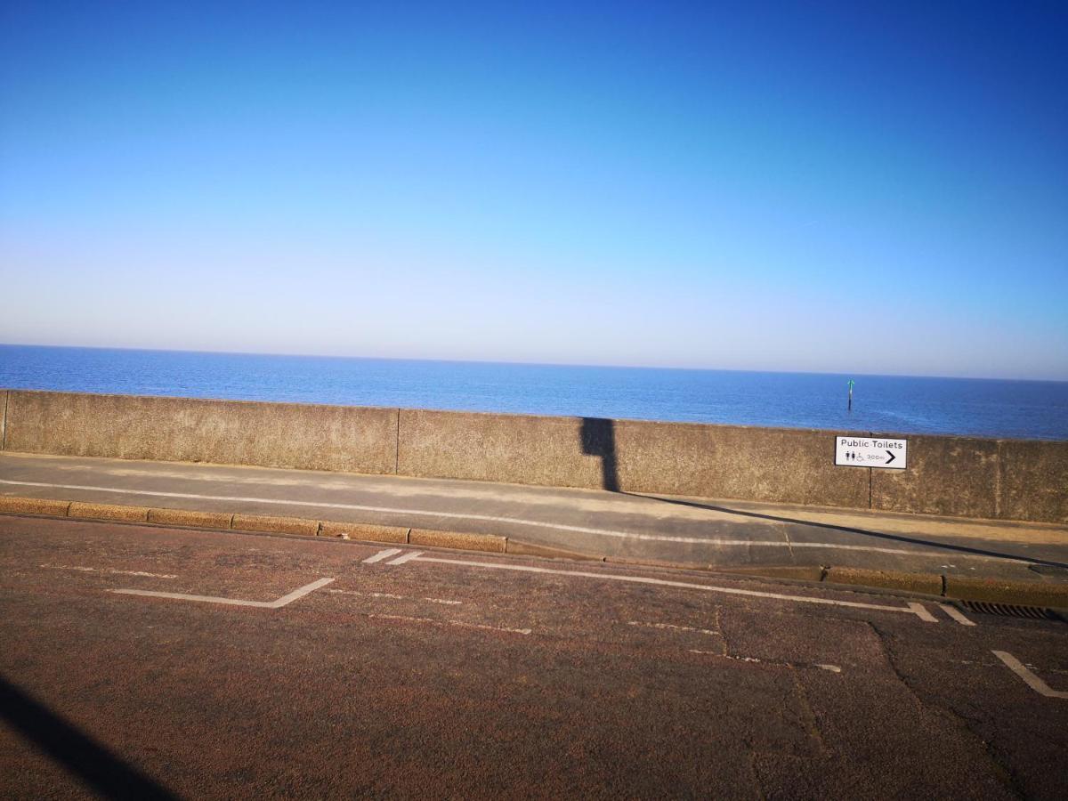 Lovely 2-Bed Caravan In Walton On The Naze Kültér fotó
