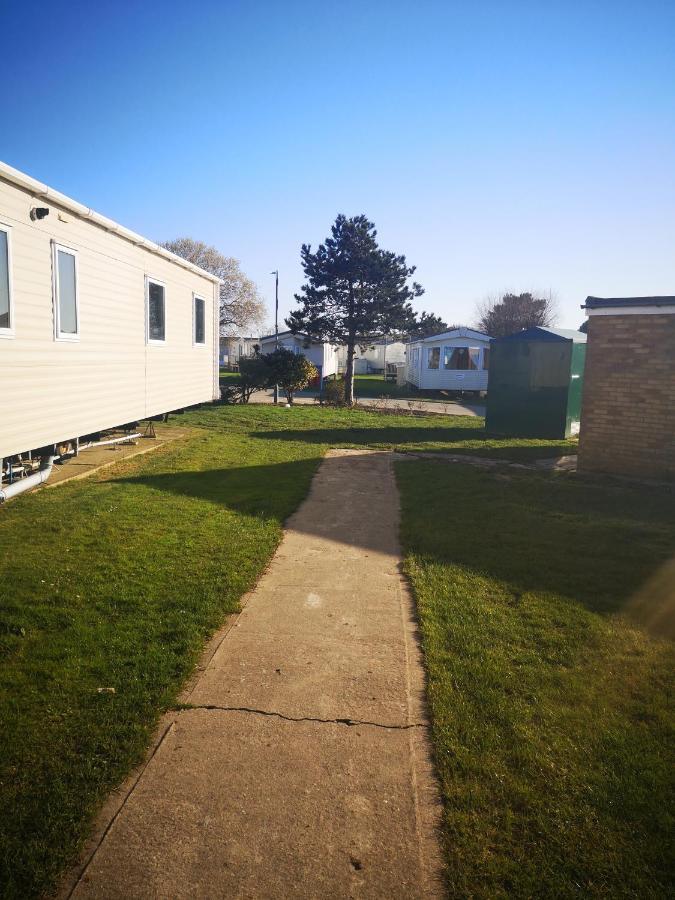 Lovely 2-Bed Caravan In Walton On The Naze Kültér fotó
